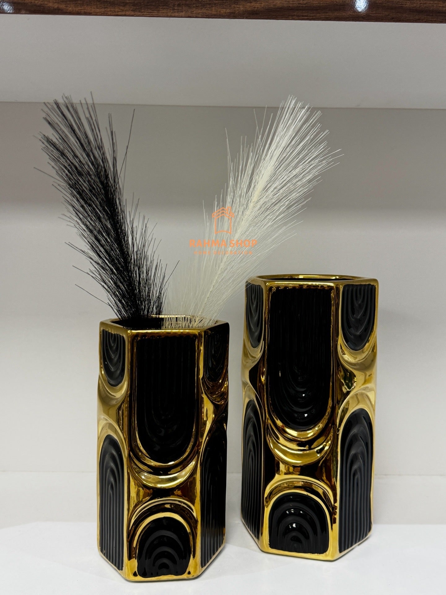 Ensemble décoratif moderne en noir et doré