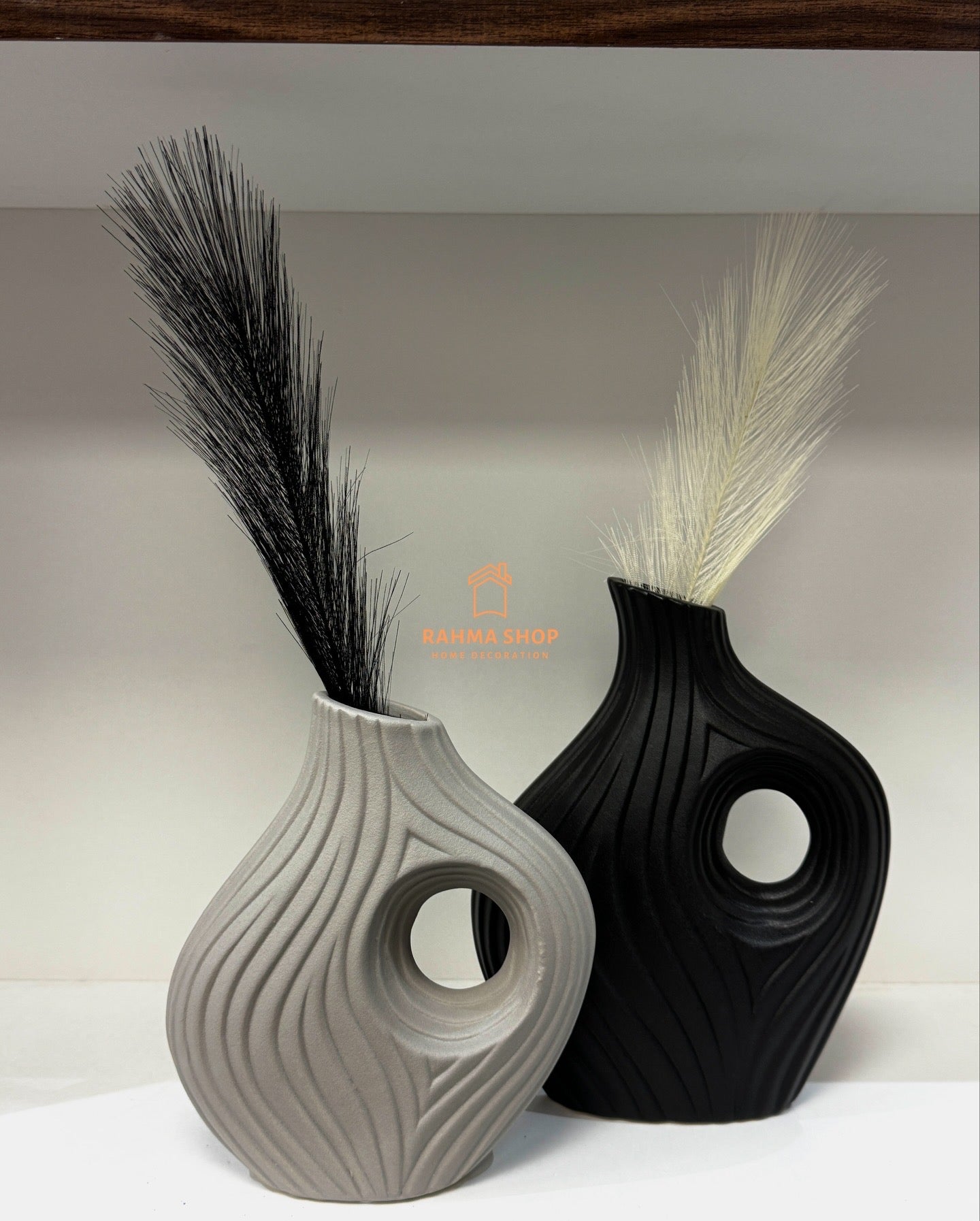 2 vases en céramique modernes en noir et gris